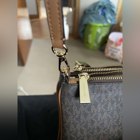 Micheal Kors Crossbody Bag, just like new - Picture 6 of 9